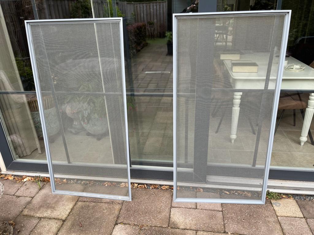 2 grote inklem-raamhorren. Ze zijn even groot, Ophalen of Verzenden, 120 cm of meer