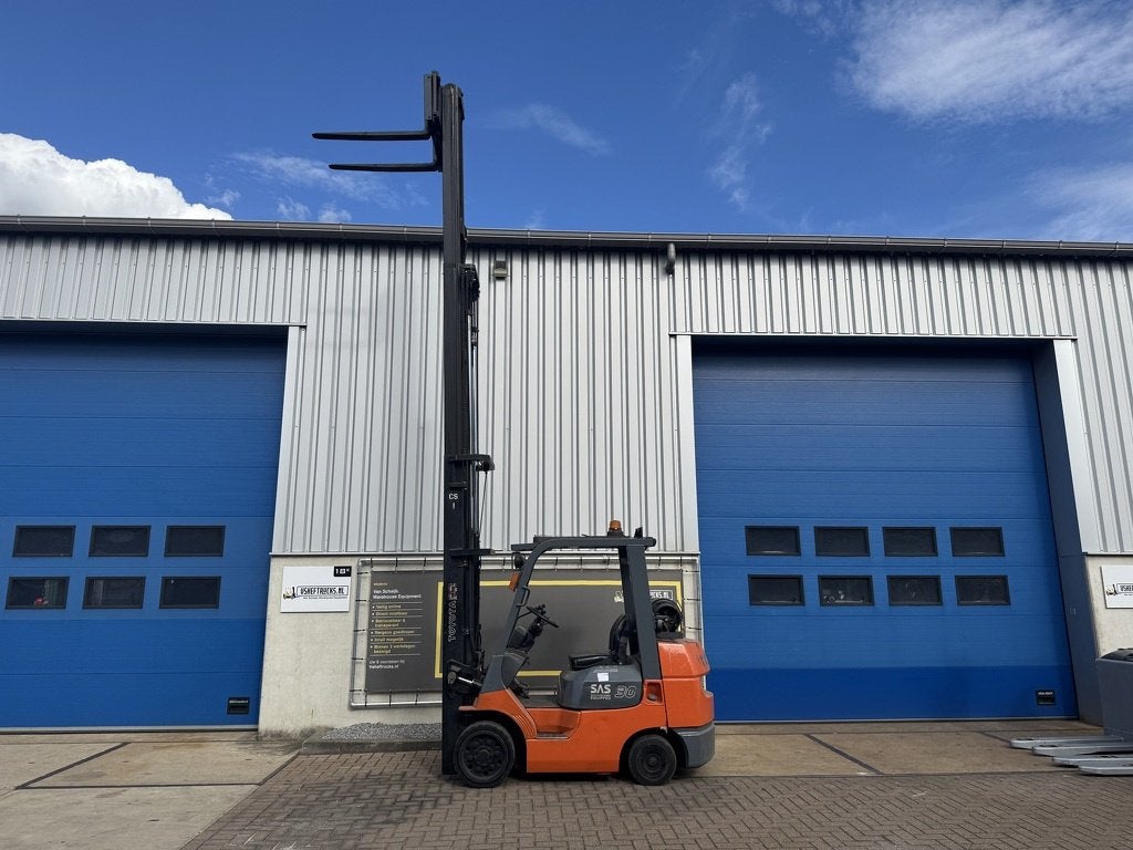 VS-22045 Triplex LPG Heftruck Toyota Sidehift Freelift bj200, LPG, 3000 tot 4000 kg, Svarvargatan 8
SE-595 81  Mjölby, SE, Heftruck