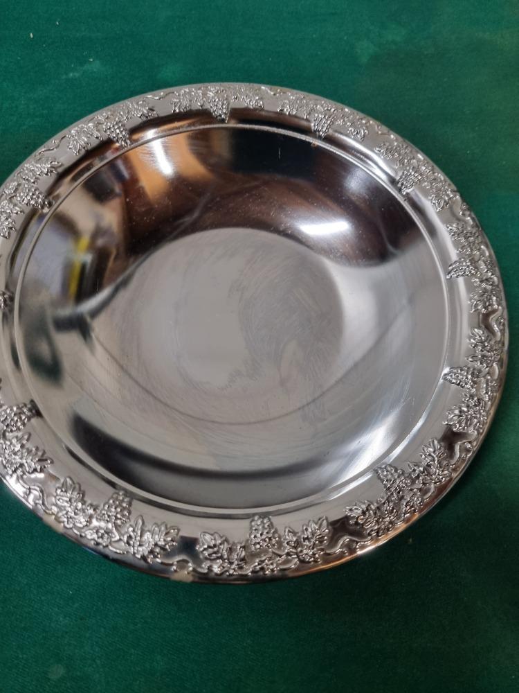 schaal zilverkleurig met druiven rand, Huis en Inrichting, Woonaccessoires | Schalen en Manden, Ophalen of Verzenden, 'T Olde Gre-j