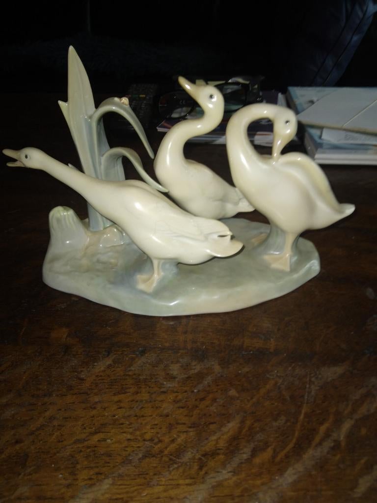 Lladro porseleinen ganzen beeldje - 3 witte ganzen, Ophalen of Verzenden, Gebruikt, Dier