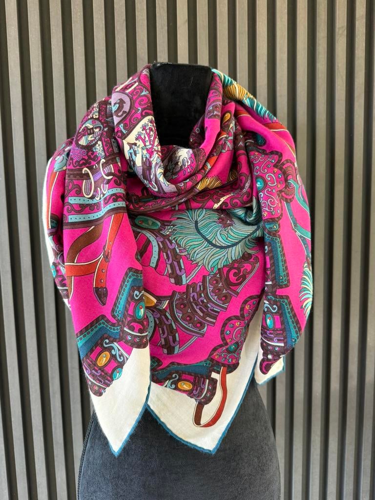 HERMES Shawl in cashmere & Silk 140 x 140 cm  NEW in box, Kleding | Dames, Maat 46/48 (XL) of groter, Nieuw, Ophalen of Verzenden