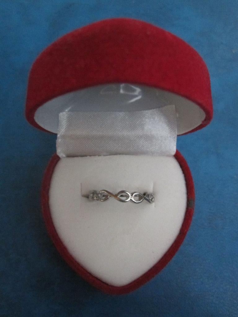 Ring - zilverkleurig - infinity (NIEUW), IJzer of Staal, Nieuw, Ophalen of Verzenden, Kleiner dan 17