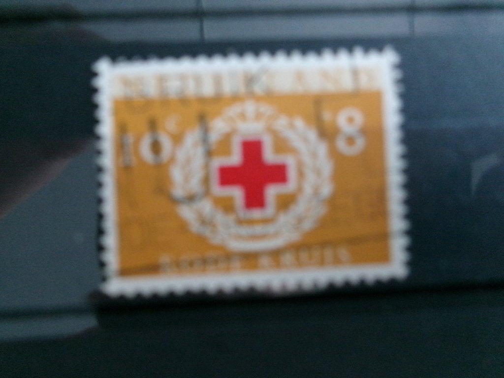 1957 - rode kruis 10 + 8 ct (105h), Postzegels en Munten, Postzegels | Nederland, Ophalen of Verzenden, Gestempeld