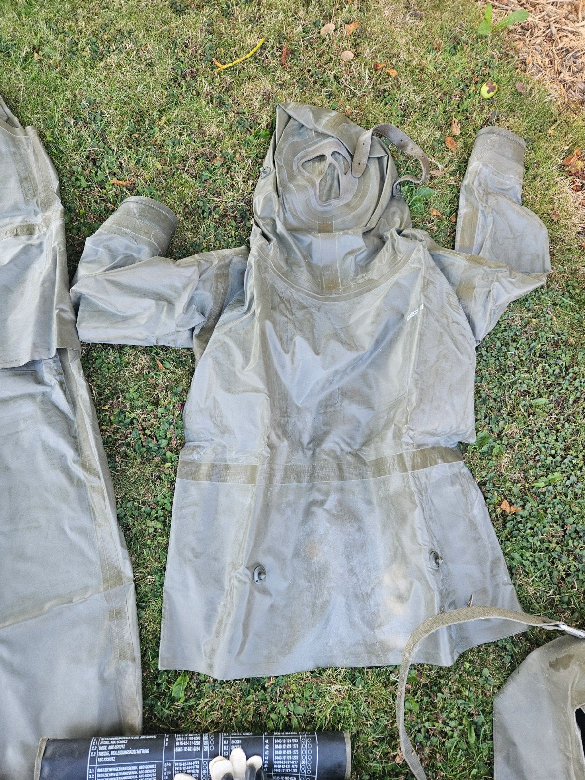 Militair CBRN Beschermingspak - Nieuwstaat, Ophalen, Zo goed als nieuw, Onbekend