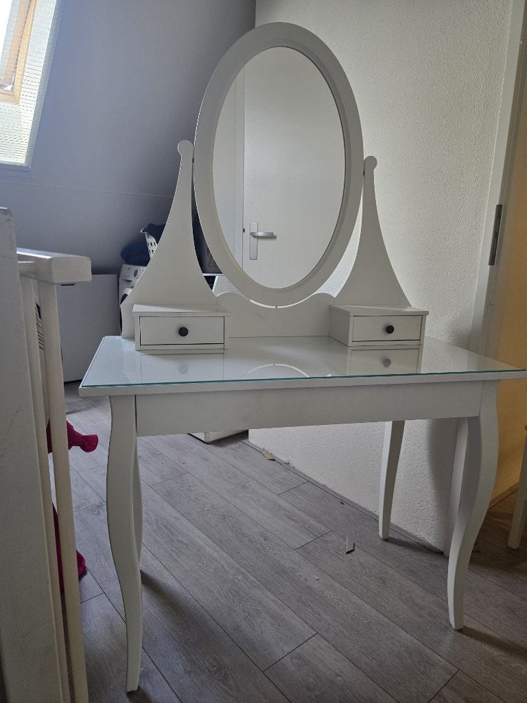 IKEA Hemnes kaptafel met spiegel en gratis krukje, 100 tot 150 cm, Zo goed als nieuw, Hout, 50 tot 100 cm