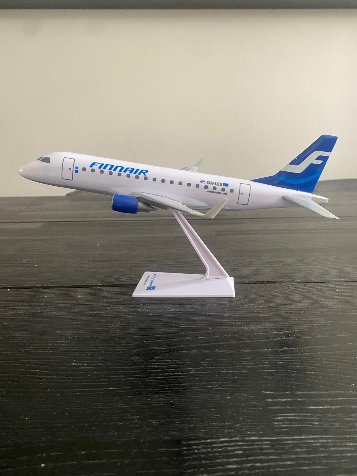 Finnair Embraer 190 Vliegtuigmodel - Zo goed als nieuw, Overige merken, 1:200 of kleiner, Ophalen of Verzenden, Zo goed als nieuw
