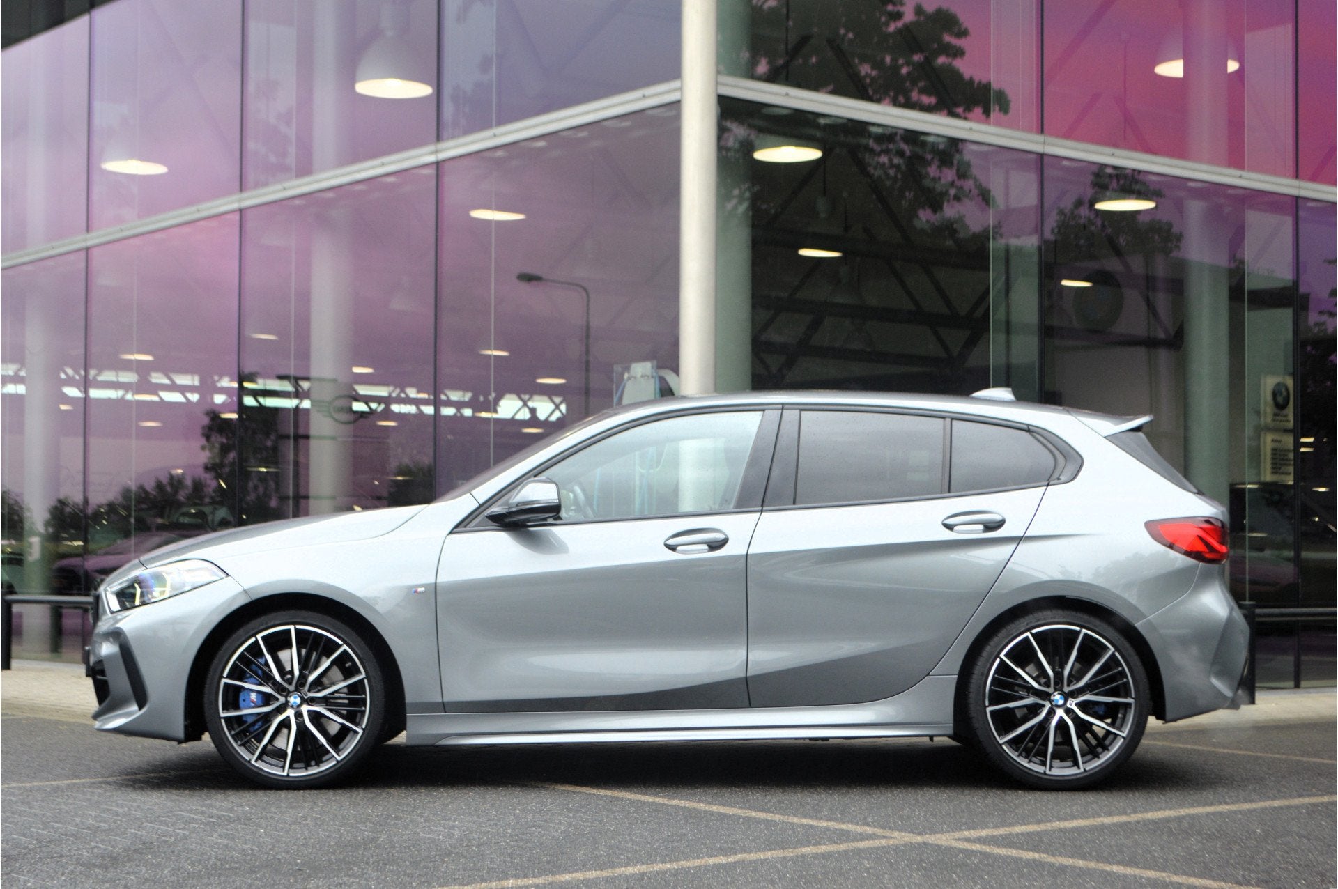 BMW 1 Serie 118i Executive M Sport Automaat / Sportstoelen /, Dealer onderhouden, 136 pk, Gebruikt, Met garantie (alle)