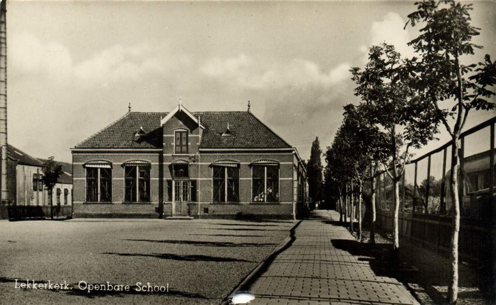 Lekkerkerk. Openbare School - B-keus - ongelopen, Verzamelen, Ansichtkaarten | Nederland, Ophalen of Verzenden, Voor 1920, Ongelopen