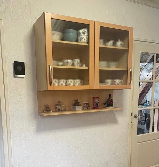 Bovenkastje met glazen deuren en plankje, Ophalen, Gebruikt