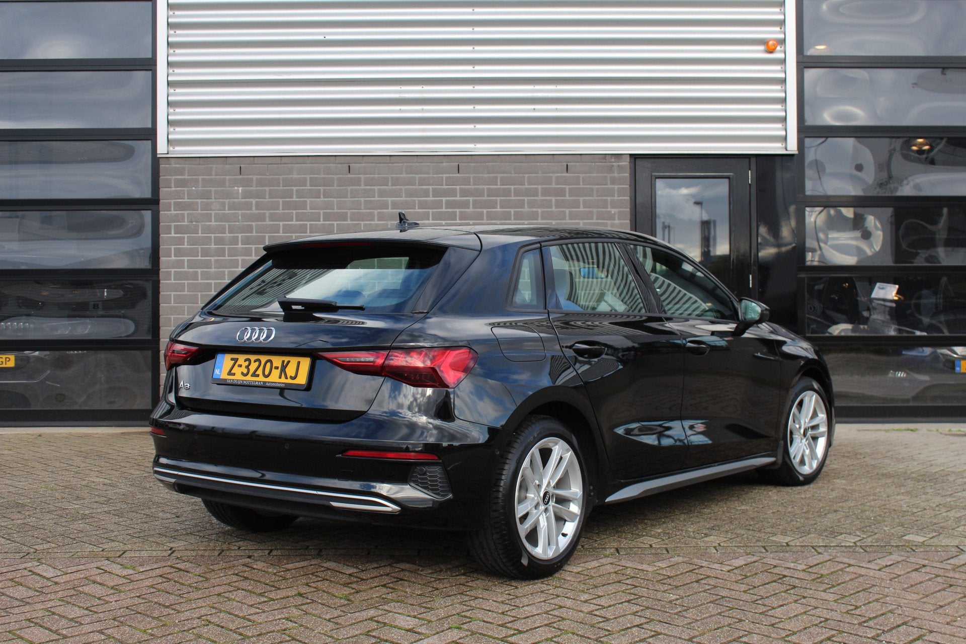 Audi A3 Sportback 35 TFSI Advanced edition / Carplay / Stoel, Stof, 4 cilinders, Zwart, Automatische klimaatregeling