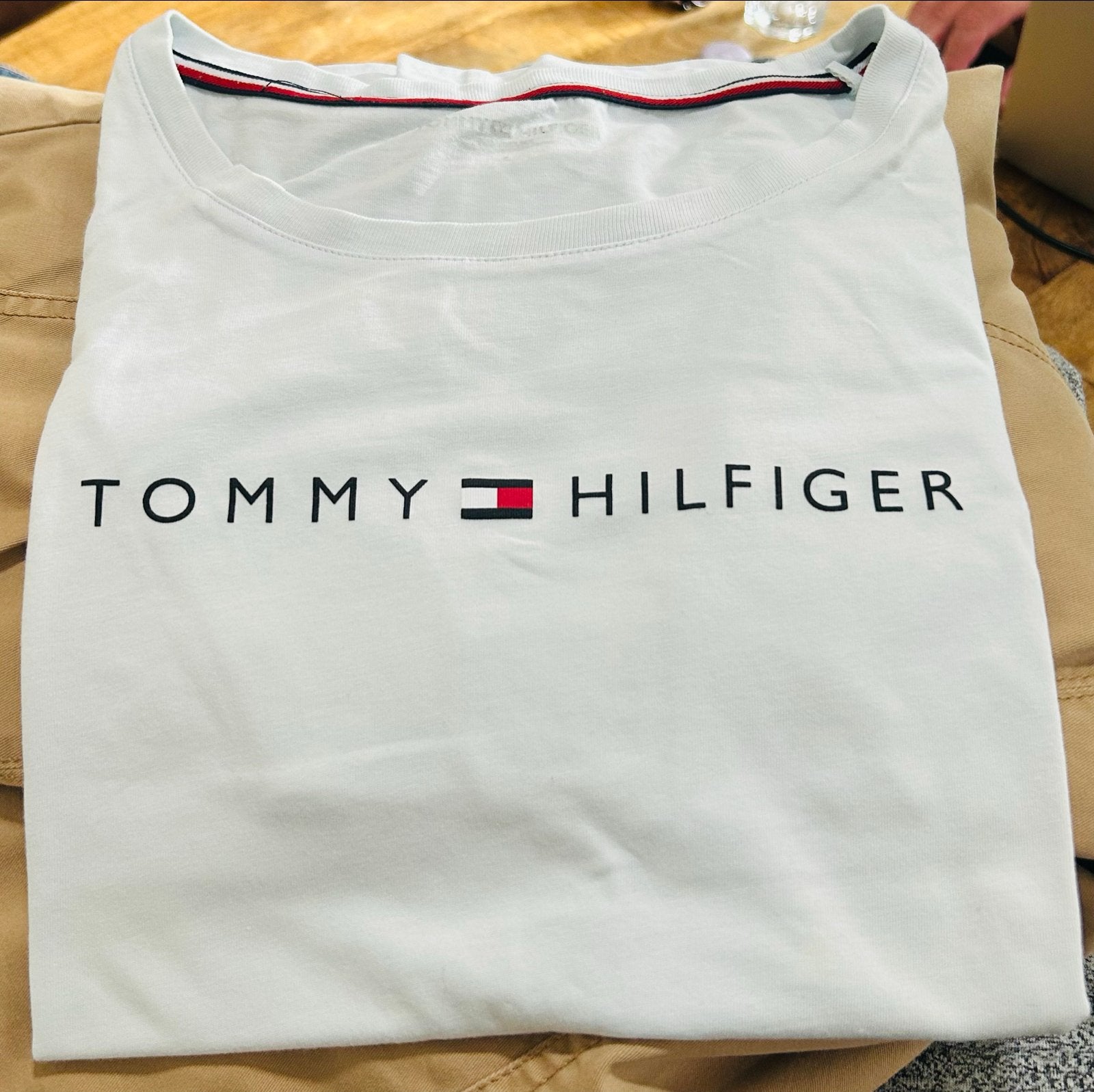 Tommy Hilfiger T-shirt Wit/zachtblauw met Logo M, Kleding | Dames, Ophalen of Verzenden, Zo goed als nieuw, Wit, Korte mouw