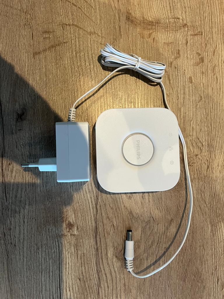 Philips Hue Bridge V2 met adapter, Huis en Inrichting, Lampen | Losse lampen, Ophalen of Verzenden, Zo goed als nieuw
