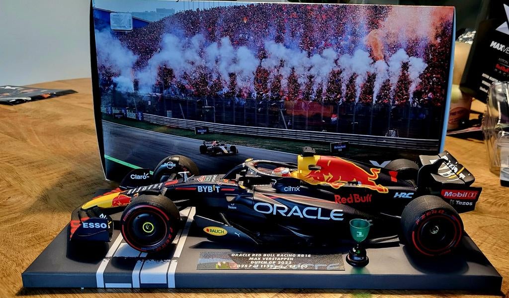 Max Verstappen Red Bull RB18 Dutch GP 2022 1:18, Ophalen of Verzenden, Zo goed als nieuw, Auto, Overige merken