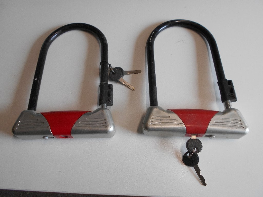 2 beugelsloten, Fietsen en Brommers, Ophalen of Verzenden, Zo goed als nieuw, Ringslot