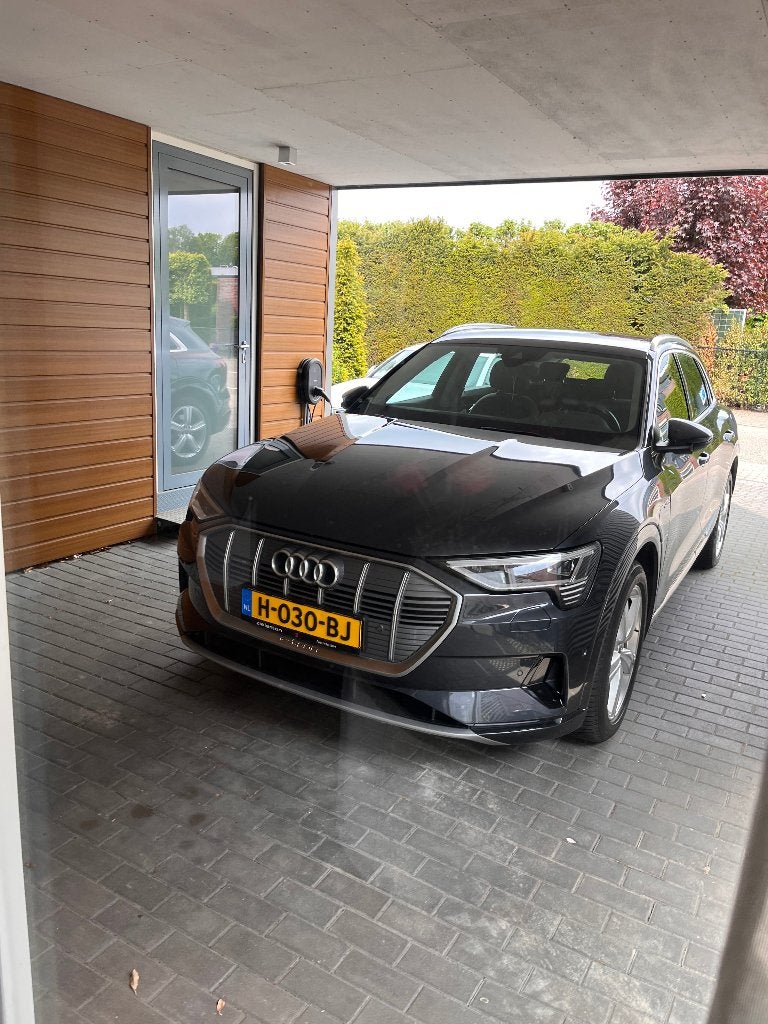 Audi e-tron 50 Quattro 313pk 2019 Grijs, Auto's, Automaat, Stof, 1800 kg, Zwart