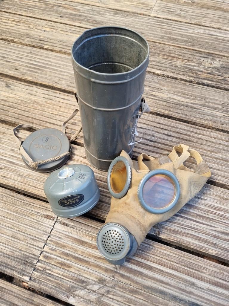 Gasmasker België met stempels in koker 2e wereldoorlog 1939, Verzamelen, Ophalen of Verzenden, Duitsland
