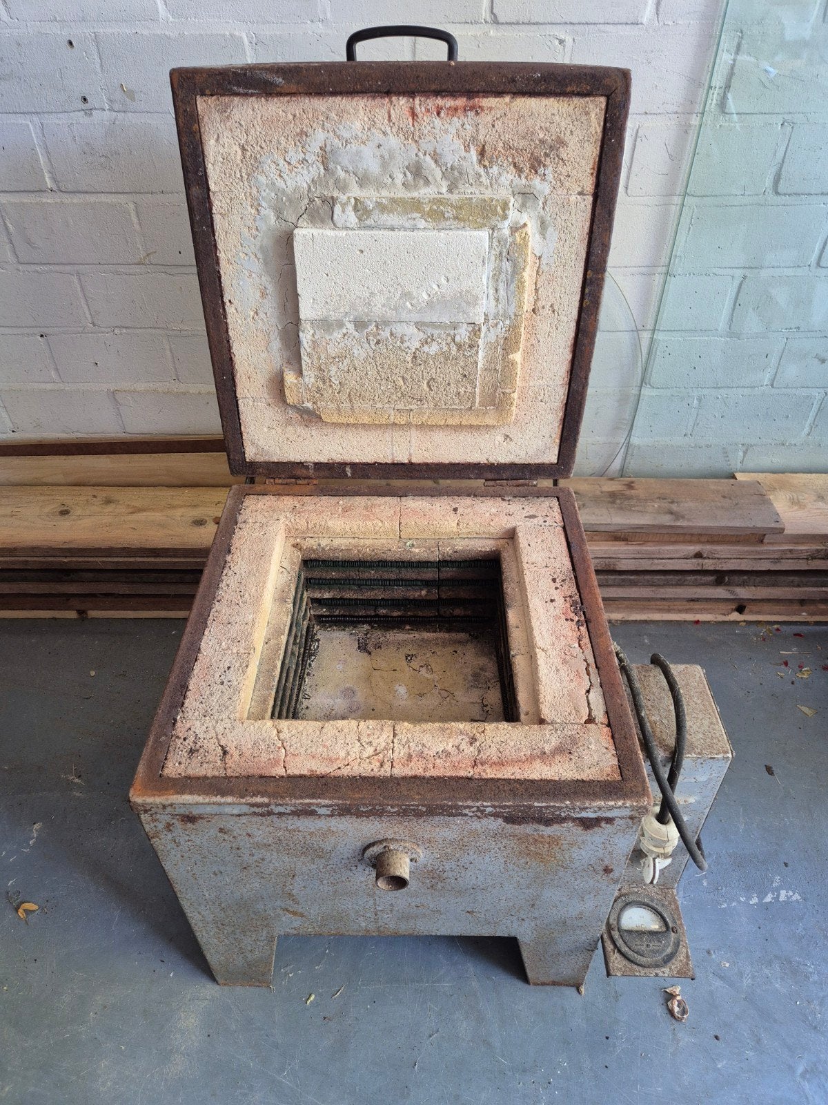 Pottenbakkers oven met schopschijf en toebehoren, Hobby en Vrije tijd, Pottenbakken, Ophalen