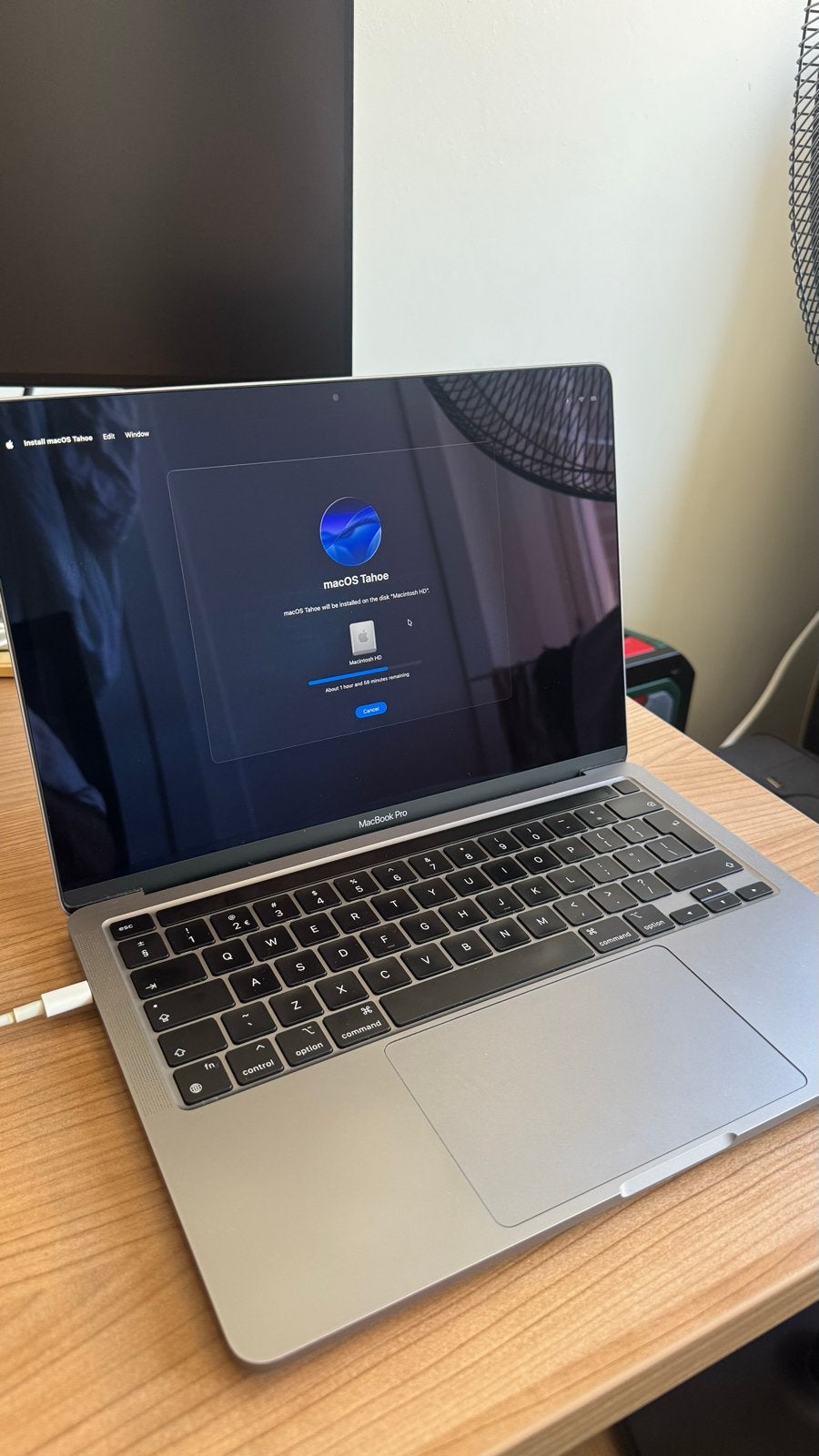 MacBook Pro 13” M1 2020 256GB SSD 16GB Ram + Magic Mouse 2, 256 GB, 2 tot 3 Ghz, Qwerty, 8 GB