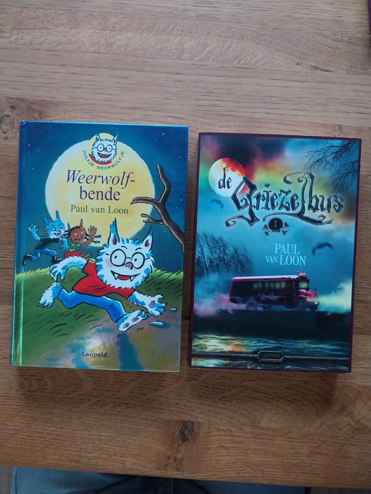 Paul van Loon: Dolfje Weerwolfje -Weerwolfbende & Griezelbus, Ophalen of Verzenden, Zo goed als nieuw, Fictie algemeen