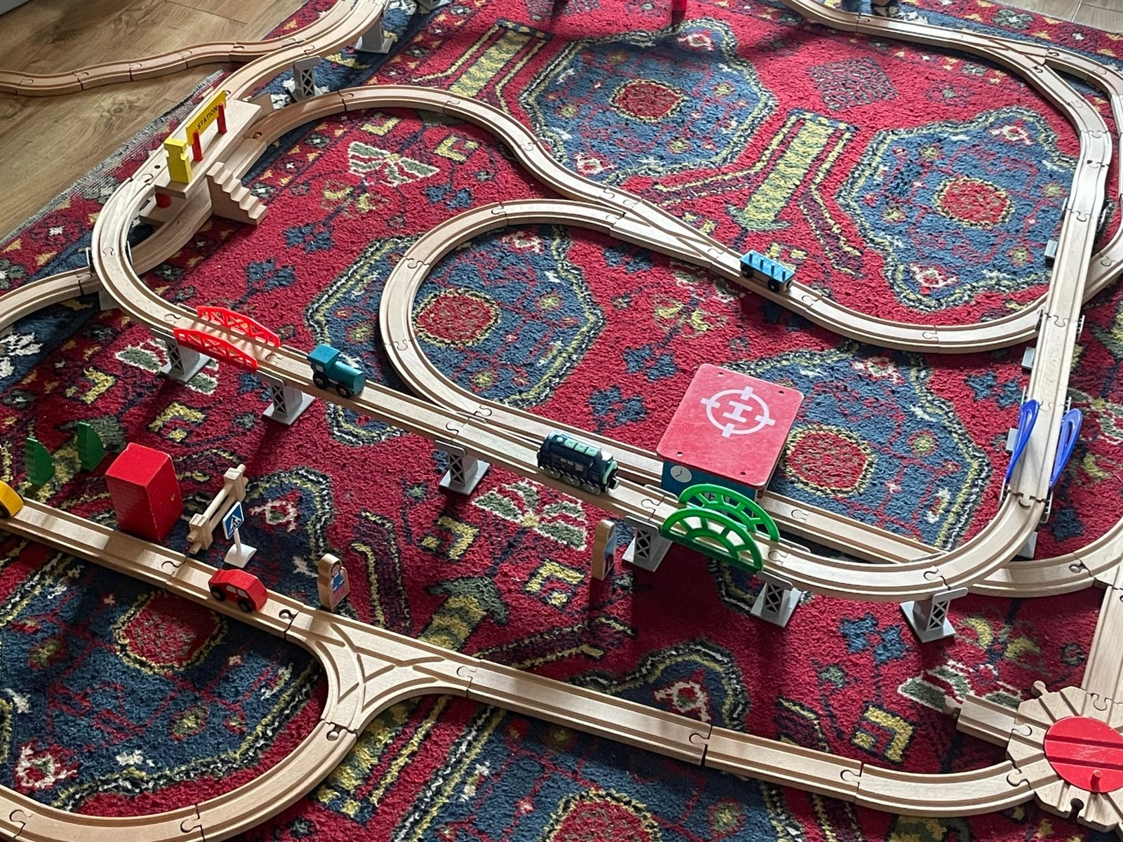 Grote houten treinbaan met 120 stukken rails, Kinderen en Baby's, Ophalen, Gebruikt