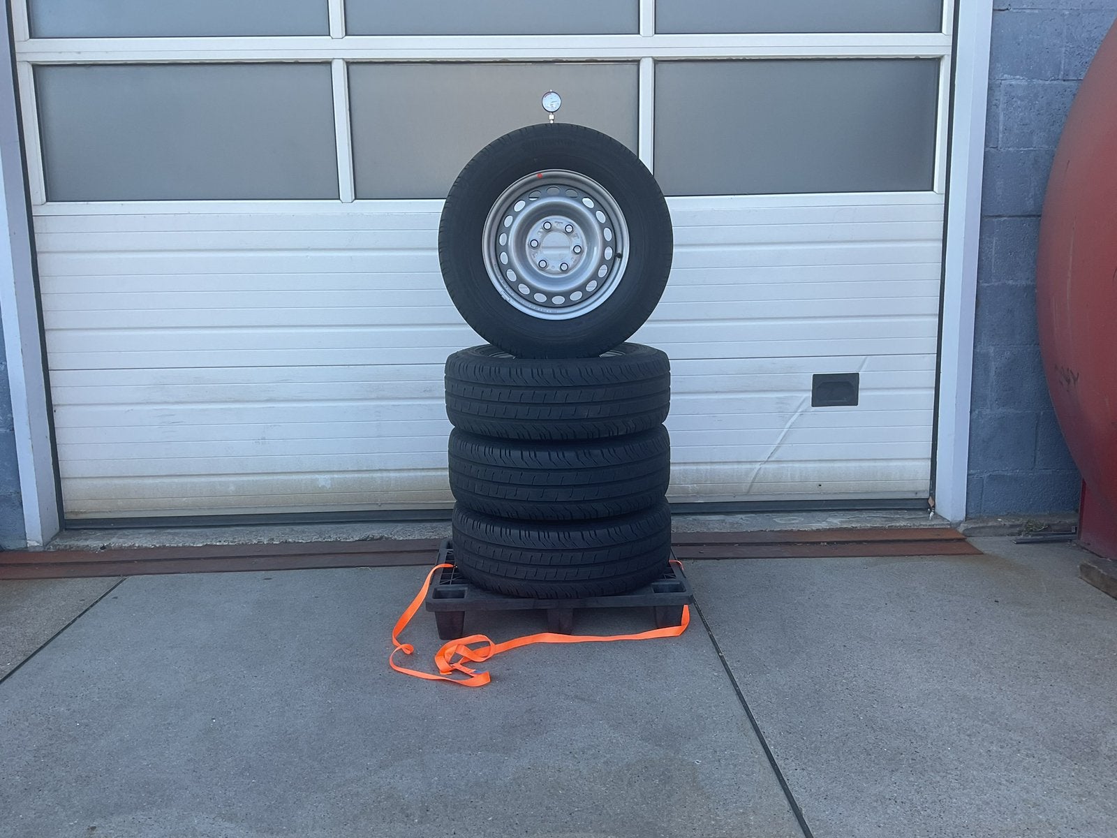 Mercedes Sprinter.  V.W. Crafter.  Zomerset.  235 - 65 - 16., Ophalen, 16 inch, Banden en Velgen, 235 mm