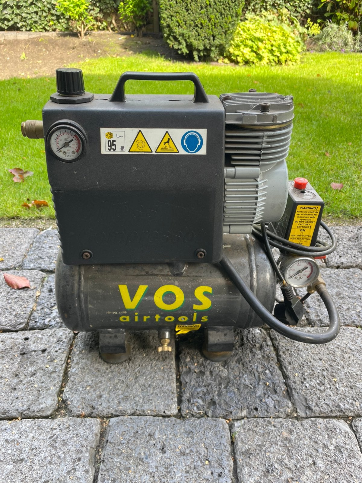 VOS airtools DRAAGBARE COMPRESSOR gaatje in tank TEAB, Doe-het-zelf en Verbouw, Ophalen, Gebruikt, 6 tot 10 bar, Minder dan 200 liter/min