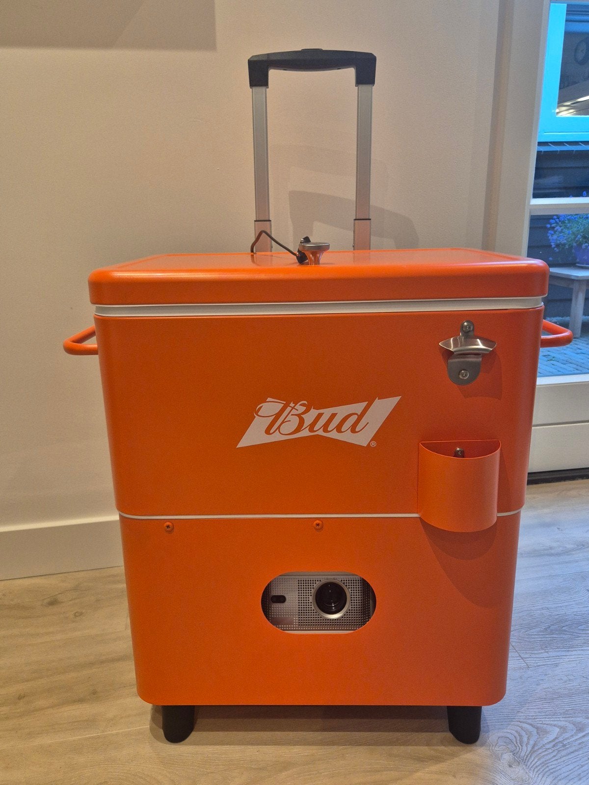 Bud Coolcast Koelbox met ingebouwde beamer en scherm!, Audio, Tv en Foto, Beamers, Ophalen, Nieuw, Overige resoluties, Bud
