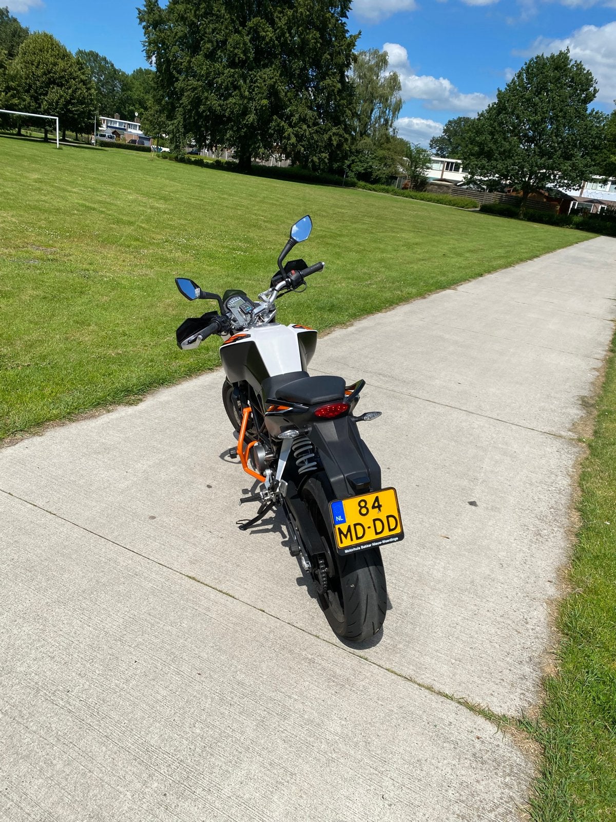 KTM Duke 125 2013 - A1 motor lage KM-stand, Motoren, Handvatverwarming, Gebruikt, Particulier, Handgeschakeld