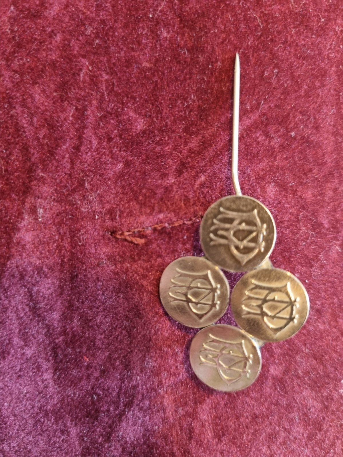 Vintage Broche met Monogram - Uniek Design, Overige materialen, 4 tot 7 cm, Gebruikt, Ophalen of Verzenden