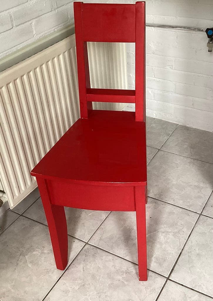 Stoel.   (Tafel), Ophalen, Zo goed als nieuw, Rood, Hout