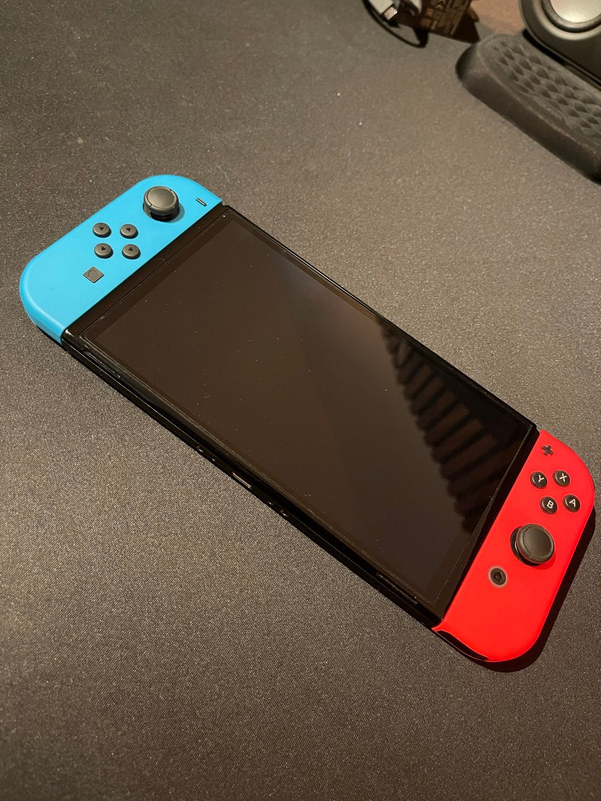 Nintendo Switch OLED Rood/Blauw 64GB + Case & Screenprotecto, Ophalen of Verzenden, Zo goed als nieuw, Met 2 controllers, Switch OLED