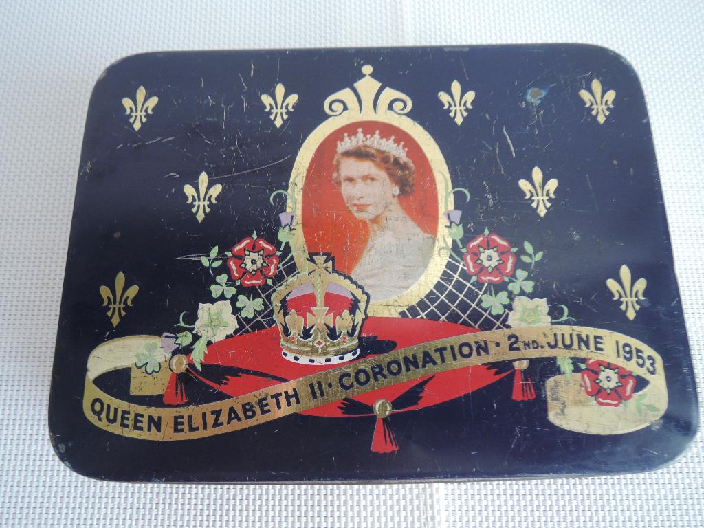 Trommeltje van de inhuldiging van koningin Elisabeth in 1953, Ophalen of Verzenden, Gebruikt, Buitenland, Overige typen