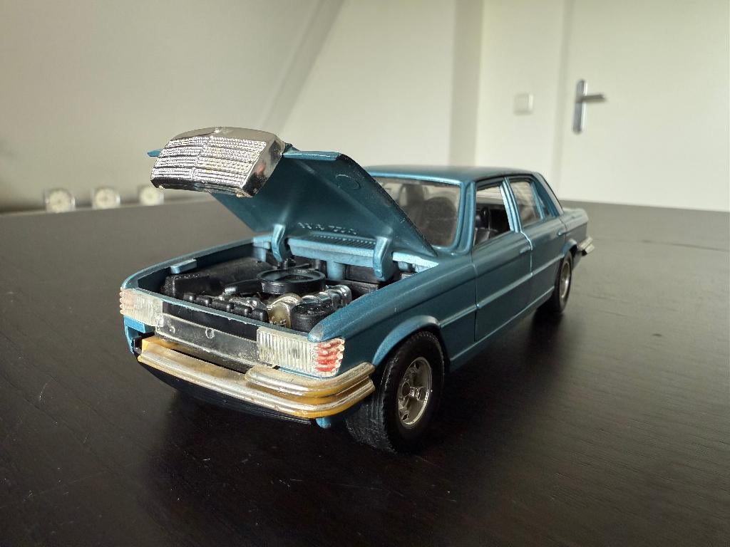bburago Mercedes 450 SEL, Hobby en Vrije tijd, Modelauto's | 1:24, Ophalen of Verzenden, Bburago