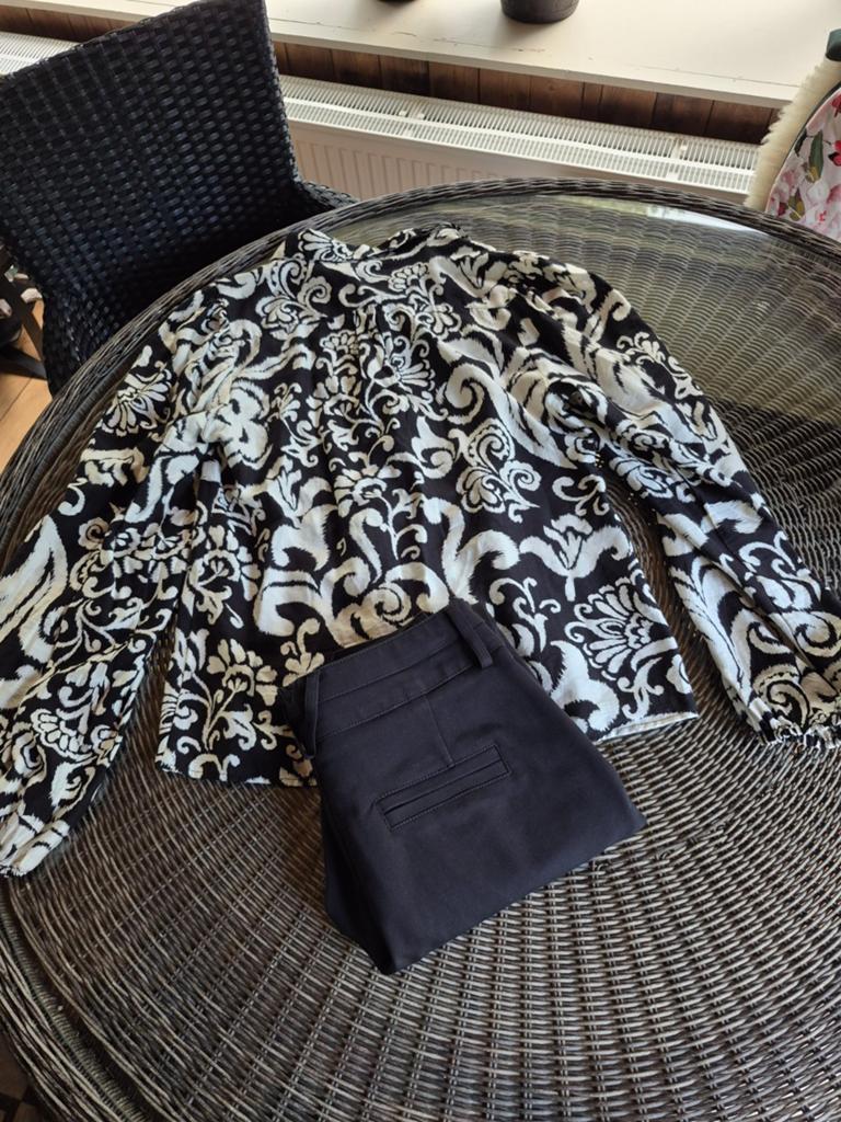 Leuke blouse van C&S maat 36 zwart met wit subtiel pofmouw, C&S, Zwart, Ophalen of Verzenden, Zo goed als nieuw