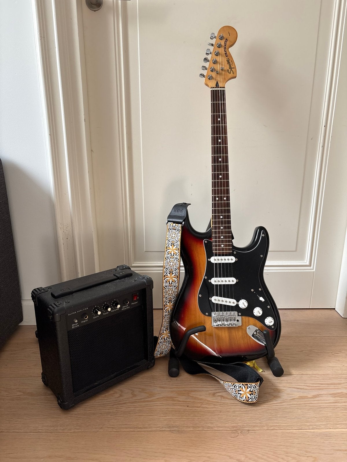 Partscaster met Squier Standard neck - goed voor beginners, Gebruikt, Met versterker, Solid body, Ophalen