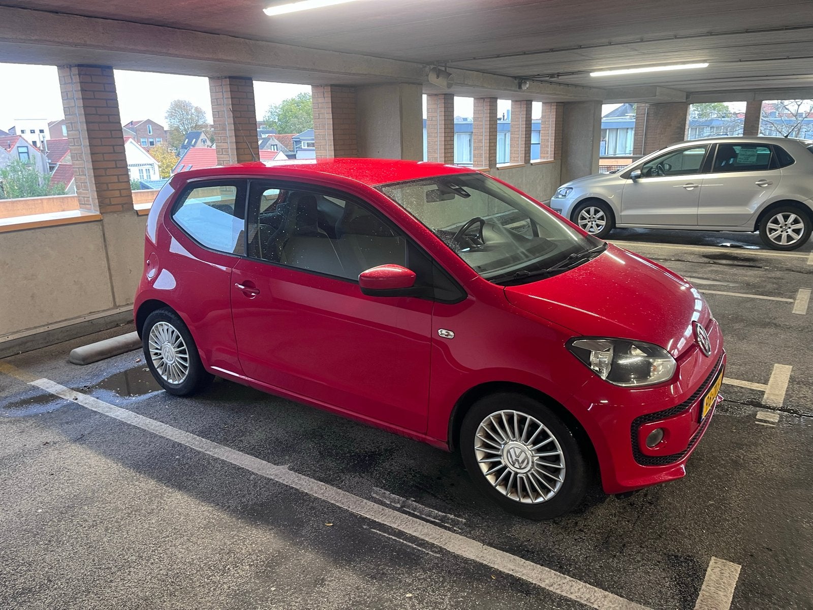 Volkswagen up! 1.0 44KW 2013 Rood, Auto's, Voorwielaandrijving, Up!, 840 kg, 4 stoelen