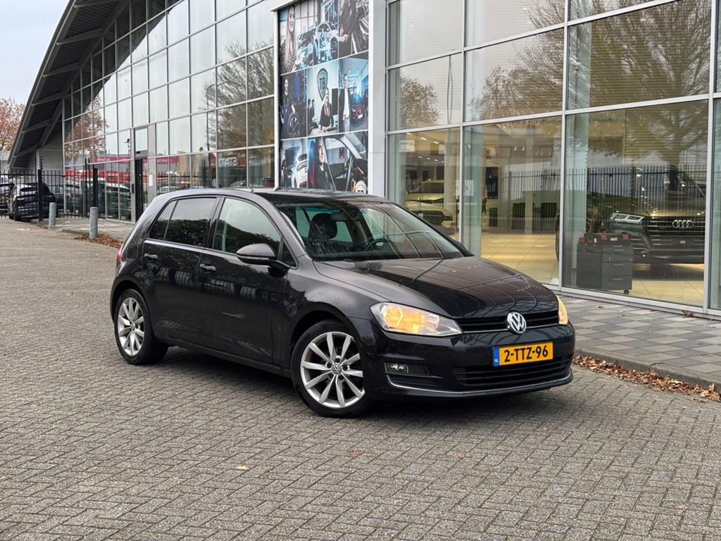 VW Golf 1.2 Highline 104PK 2014 121.600KM APK tot 16-05-2027, Auto's, Voorwielaandrijving, Zwart, 4 cilinders, Origineel Nederlands