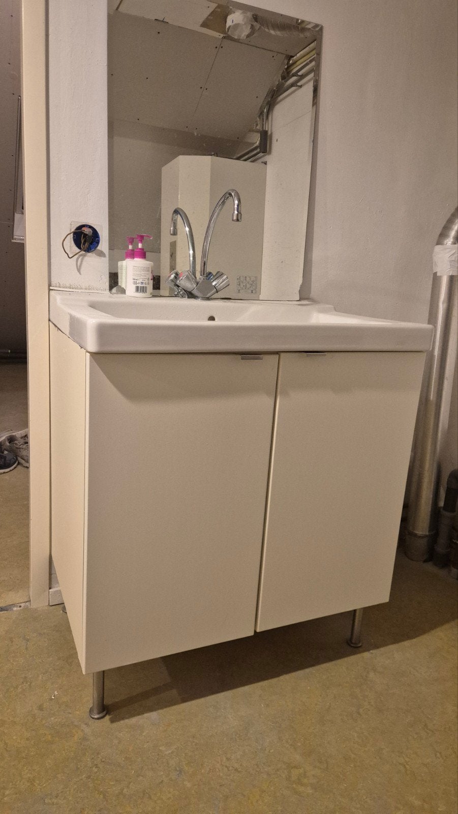 gratis wastafel met wastafel meubel, Huis en Inrichting, Badkamer | Badkamermeubels, Ophalen, 50 tot 100 cm, Minder dan 100 cm