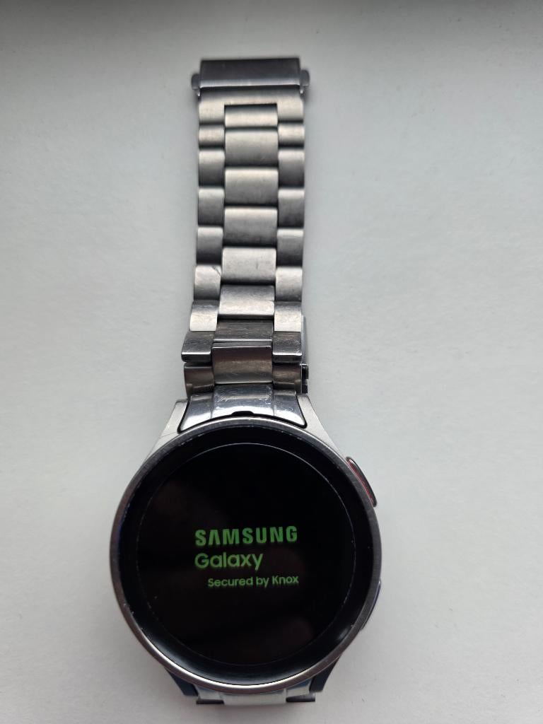Samsung Galaxy Watch 5 Pro Titanium saffierglas 45mm, Sieraden, Tassen en Uiterlijk, Kettingen, Ophalen, Zo goed als nieuw, Grijs