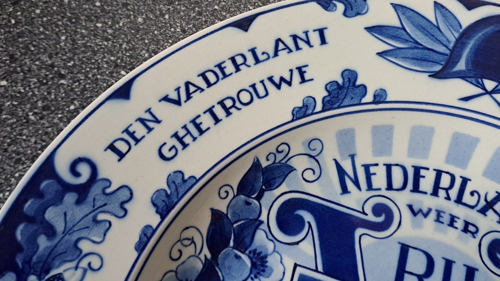 Delfts Blauw Herdenkingsbord 5 Mei 1945 Nederland Weer Vrij, Antiek en Kunst, Ophalen of Verzenden