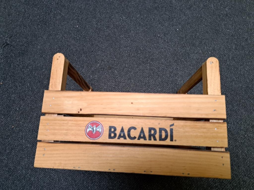 Bacardi kratje hout, Ophalen