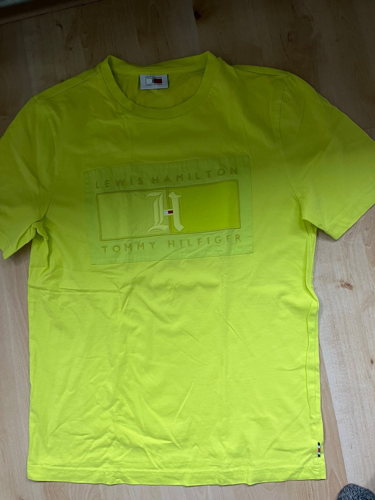 2 st Nieuwe Tommy Hilfiger t shirt en truie, M, Ophalen of Verzenden, Nieuw