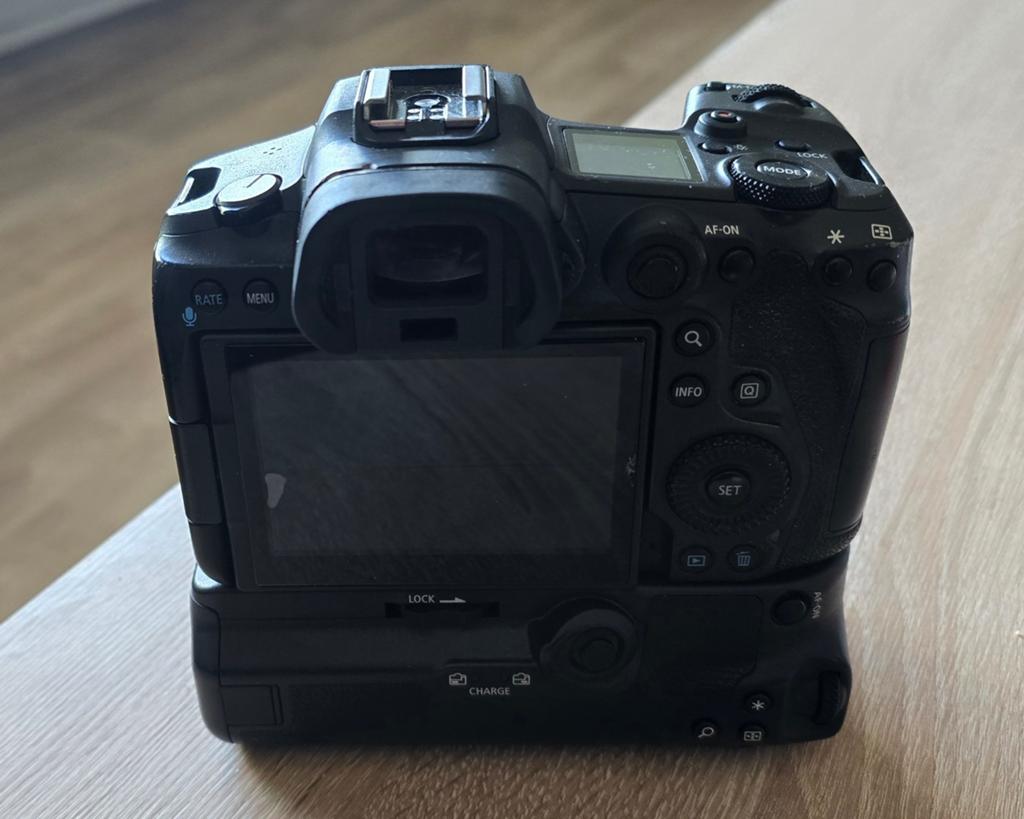 Canon R5 met batterygrip BG-R10 en 4 stuks LP-E6NH accu's., Ophalen, Gebruikt, Canon, Geen optische zoom