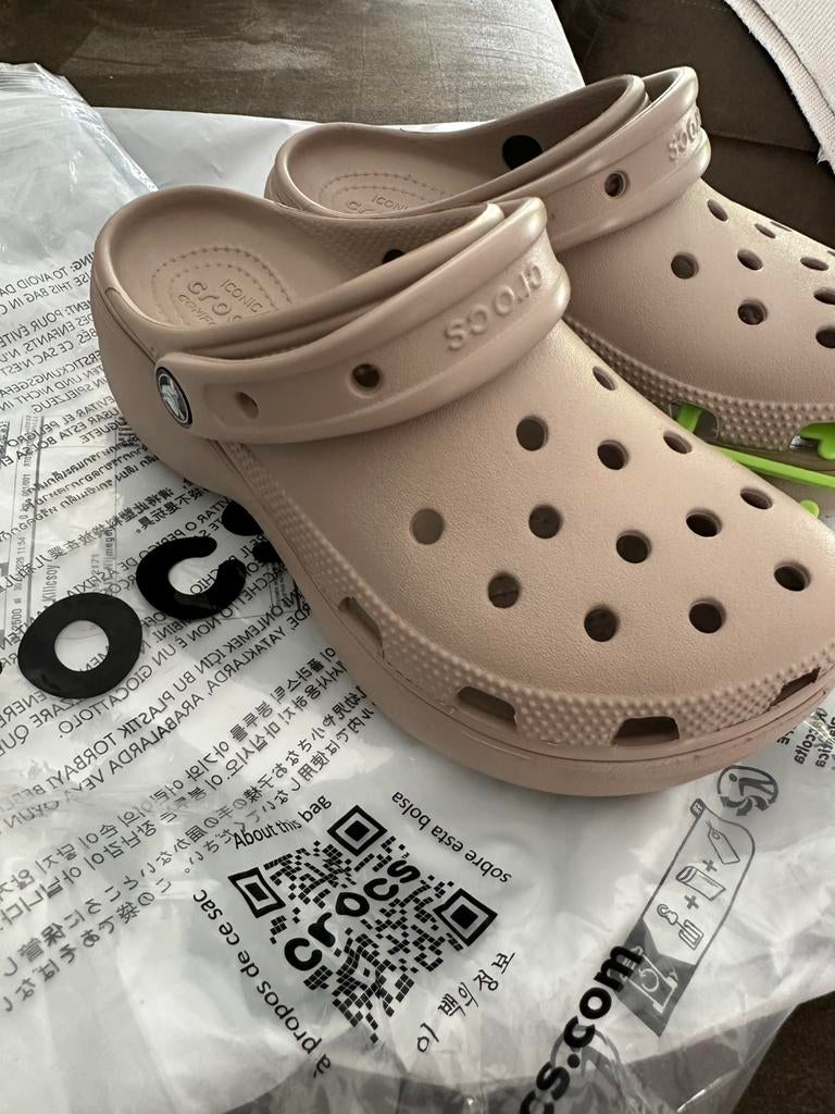 Crocs classic platform clog nieuw maat 36/37, Kleding | Dames, Schoenen, Ophalen, Zo goed als nieuw, Zwart