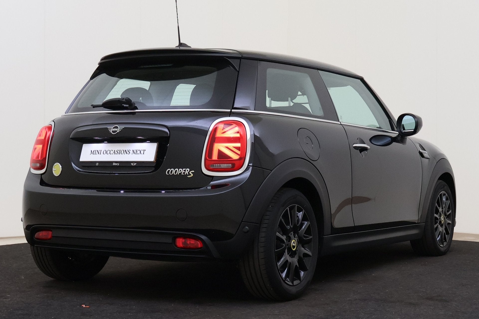 MINI Electric Classic / Sportstoelen / LED / Cruise Control, Auto's, Met garantie (alle), 4 stoelen, Leder en Stof, Origineel Nederlands