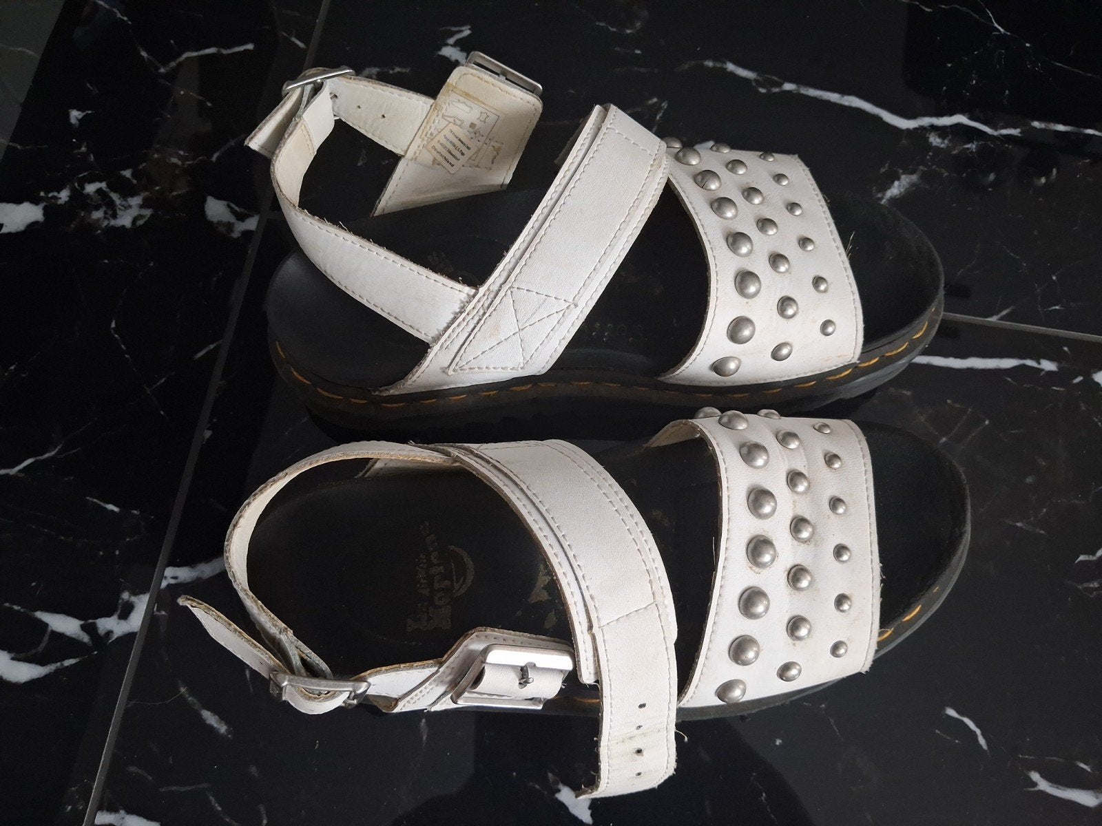 Dr. Martens Sandalen Maat 39 - Wit met Studs, Kleding | Dames, Wit, Dr. Martens, Gedragen, Sandalen of Muiltjes