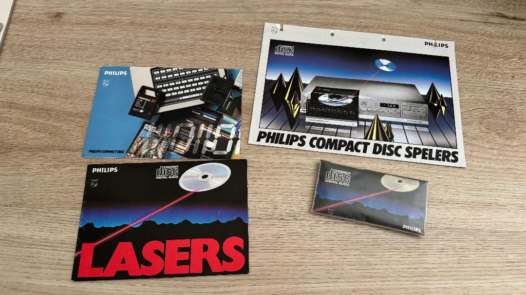 Philips folders + cd schoonmaak doekje, Boeken, Ophalen of Verzenden, Gelezen