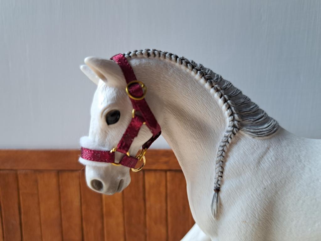 Schleich halster bordeaux, Ophalen of Verzenden, Zo goed als nieuw, Paard, Beeldje of Figuurtje