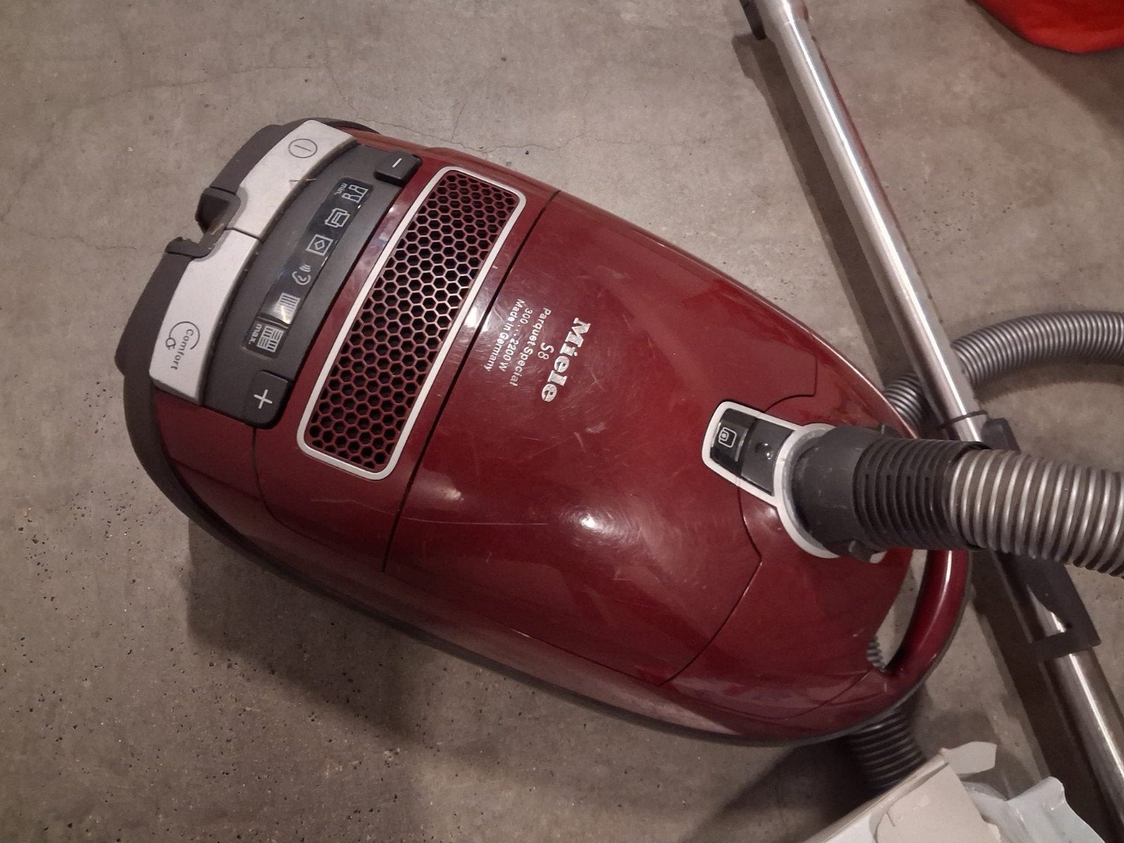 Miele stofzuiger  2200 watt, Witgoed en Apparatuur, Stofzuigers, Ophalen of Verzenden, 2000 watt of meer