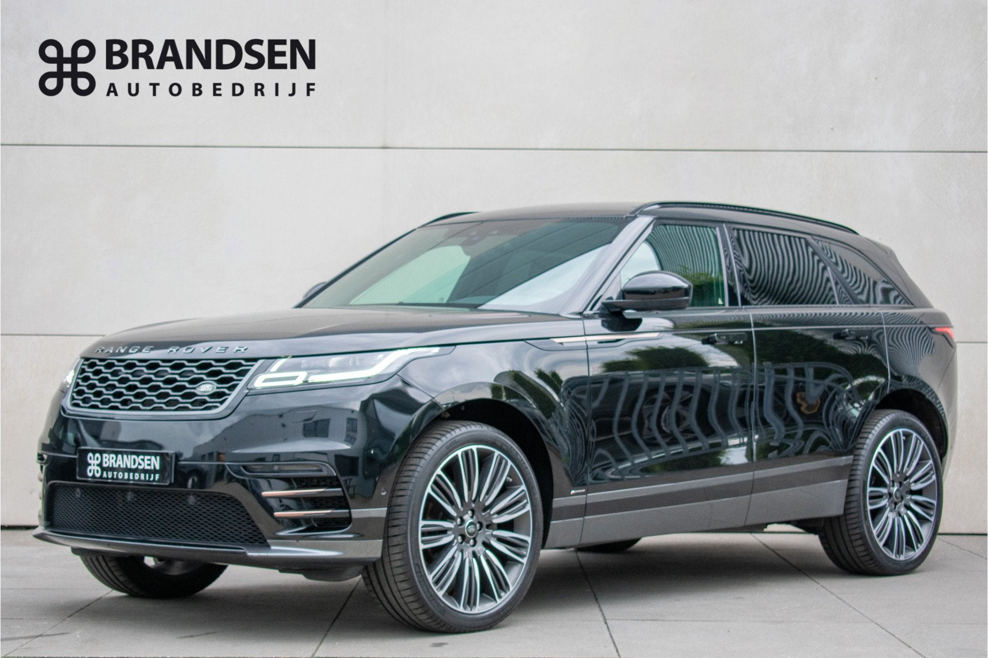 Land Rover Range Rover Velar 2.0 I4 AWD R-Dynamic SE Elek. p, Auto's, Land Rover, Automaat, Gebruikt, Met garantie (alle), Zwart